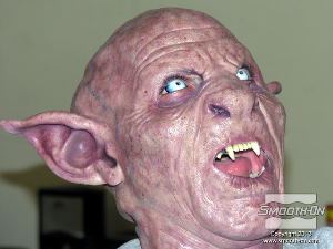 לחיצה להגדלת תמונה מסיכת הסיליקון נמתחת ומתאימה את עצמה לכל תנועה של המודל.