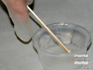 לחיצה להגדלת תמונה מערבבים את הצבע והמדלל עד שמתקבל חומר דליל מאוד, כדי לקבל את אפקט הצביעה הרצוי.