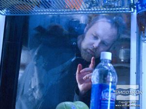 לחיצה להגדלת תמונה והתוצאה: לוח דמוי זכוכית מ פוליאוריטן שקוף קריסטלי שביר- SMASH לפני צילום הסצינה.