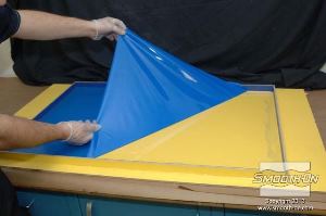 לחיצה להגדלת תמונה מורידים את יריעת ההגנה מצידו השני של לוח האקריליק.