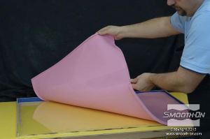 לחיצה להגדלת תמונה מסירים את יציקת הסיליקון מהלוח.