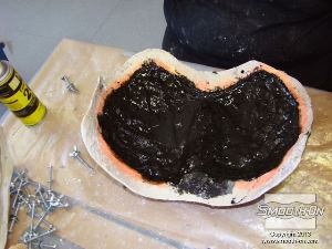 לחיצה להגדלת תמונה מניחים ל פוליאוריתן קשיח Smooth Cast 325 להתמצק במשך 60 דקות.