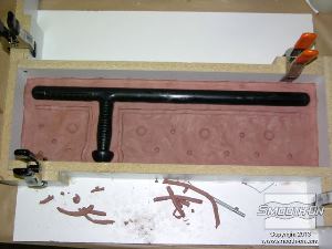 לחיצה להגדלת תמונה מוסיפים עוד מפתחות נעילה ב חימר. תפקידם של מפתחות הנעילה הוא 