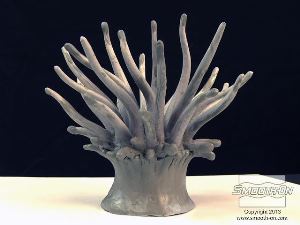 לחיצה להגדלת תמונה כשמסיימים לפסל את מודל שושנת הים המקורי מ חימר מעצבים LBT\NSP, מדביקים אותו ללוח בסיס ממלאמין.