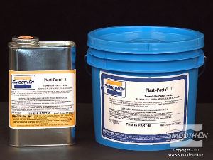 לחיצה להגדלת תמונה כדי להכין את מעיל התמיכה משתמשים בפוליאוריתן קשיח למריחה Plasti-Paste®II. יחס הערבוב של החומר הוא 1A:2B לפי נפח.