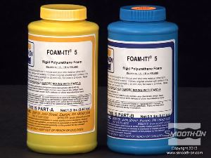 לחיצה להגדלת תמונה כדי להכין את קיר הסלע, משתמשים שוב בקצף פוליאורטן קשיח Foam-iT!®5.