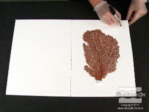 לחיצה להגדלת תמונה מניחים את המודל במרכז הלוח הימני ומסמנים 2 נקודות, על הפינות החיצוניות של חצי הלוח, כדי לסמן את גבול תבנית הסיליקון Equinox® 40.