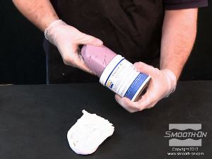 לחיצה להגדלת תמונה מודדים את המקשה של בצק סיליקון Equinox® 40.