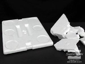 לחיצה להגדלת תמונה מוסיפים לתערובת הפוליאוריתן Smooth-Cast® 321 והפילר Ure-Fil 11 חתיכות קלקר (פוליסטירן מוקצף) כדי ליצור מרקם מושלם של סלע חי.