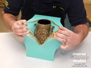 לחיצה להגדלת תמונה שרף פוליאוריתן Smooth-Cast® ONYX צריך להתמצק במשך 15 דקות לפני שניתן לחלוץ אותו מהתבנית.