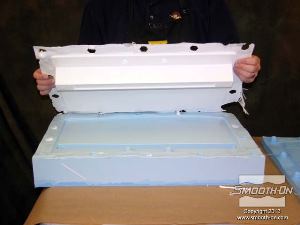 לחיצה להגדלת תמונה יציקת הפוליאוריתן TASK® 4 העתיקה במדיוק את המודל המקורי. מורידים את הגראדים בשולי היציקה בעזרת סכין יפני.