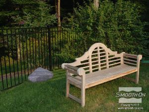 לחיצה להגדלת תמונה בחצר זו מוקמו מספר רמקולים בצורת אבן כדי לספק מערכות סאונד שאיזה פוגעת באווירה הטבעית של החצר.