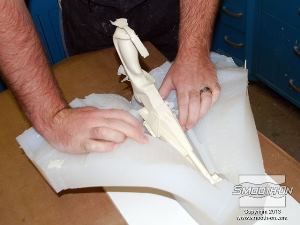 לחיצה להגדלת תמונה מוציאים את יציקת הפוליאוריתן Smooth Cast 320 מתבנית הסיליקון Mold Max 15T.