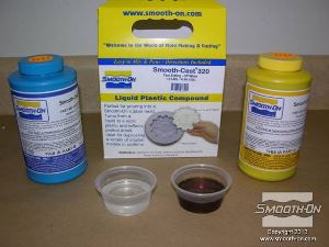 לחיצה להגדלת תמונה עבור היציקה, משתמשים בשרף פוליאורטן Smooth-Cast® 320. מודדים את החלקים בכמויות שוות.