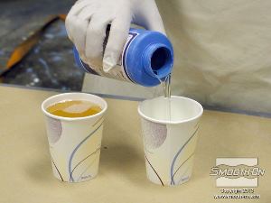 לחיצה להגדלת תמונה שופכים לכוס שניה את חלק המקשה.