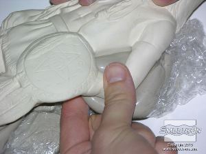 לחיצה להגדלת תמונה דוחפים את חתיכת החימר הזו אל החלל השני במודל.