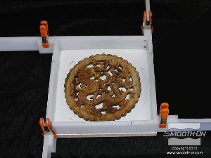 לחיצה להגדלת תמונה בונים קופסת תבנית מלוחות מלאמין מסביב למודל, משאירים מרווח של לפחות 1.25 ס