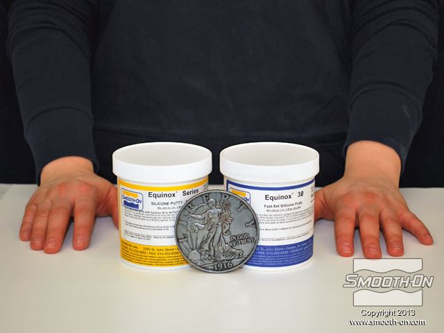 בעזרת בצק סיליקון Equinox 38 נכין תבנית ממטבע אמיתי אשר לתוכה ניצק שוקולד לאכילה 