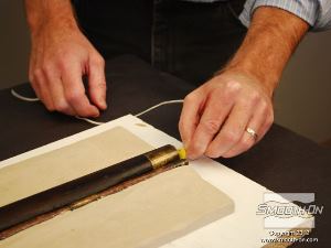 לחיצה להגדלת תמונה אטם הקצף לא יפגע בפנים הקנה. הוא מתפשט מעט וכך מונע מהסילקון להיכנס.