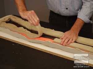 לחיצה להגדלת תמונה מורידים את החימר מהדגם ומהסיליקון Rebound.