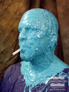 לחיצה להגדלת תמונה לאחר שמגיעים לשכבת סיליקון בעובי רצוי, מכינים מעיל תמיכה קשיח. יש לחכות כ-5 דקות כדי שהסיליקון יסיים להתמצק, לפני הכנת המעיל.