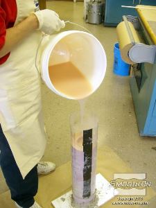 לחיצה להגדלת תמונה לאחר שחרור האוויר ניתן לצקת את הסיליקון ישירות אל תבנית ה®Alja-Safe.