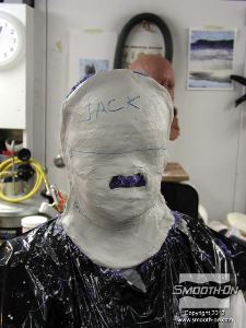 לחיצה להגדלת תמונה לאחר סיום הנחת תחבושות הגבס נותנים להן להתמצק לגמרי (7 - 10 דקות).