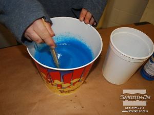 לחיצה להגדלת תמונה אלגינאט ®Alja-Safe Breeze מתפזר ומתערבב בקלות במים.