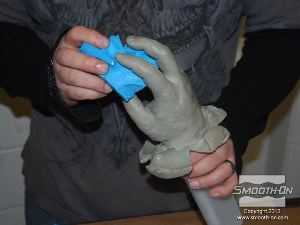 לחיצה להגדלת תמונה האלגינט אינו נדבק להחימר הרך.