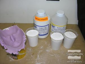 לחיצה להגדלת תמונה משתמשים בגבס מחוזק פולימר duoMatrix® NEO ביחס של 2 בסיס (Part A) : על 1 מקשה (Part B) עבור היציקה.