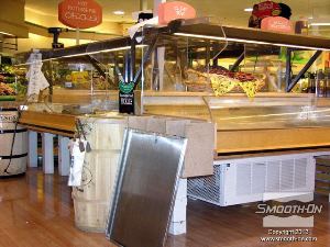 לחיצה להגדלת תמונה תיקון אחרי שעות העבודה עם סיליקון EZ-Spray. בתמונה: הכנה וניקוי המקרר לציפוי והתזת סיליקון.