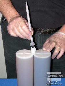 לחיצה להגדלת תמונה מחברים את המיקסר הסטטי (כלול) למחסנית.