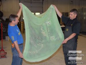 לחיצה להגדלת תמונה מורידים את שקית הסיליקון לאחר שהתקשתה.