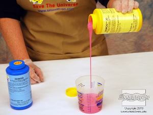 לחיצה להגדלת תמונה הכנת התבנית - משתמשים בסיליקון רך ליציקה OOMOO® 30. יחס הערבוב של החומר הוא 1:1 לפי נפח. מודדים 160 מ