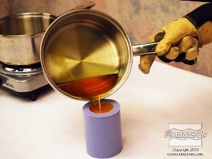 לחיצה להגדלת תמונה מחממים מחדש את השעווה לטמפ' של 82C ויוצקים על השקע שנוצר קודם. מניחים לשעווה להתקרר במשך 2 שעות.