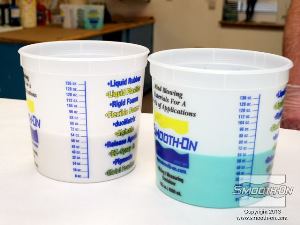 לחיצה להגדלת תמונה לאחר שמודדים כמויות שוות של בסיס ומקשה אפשר לערבב אותם ולהכין את הMold Star® 15.