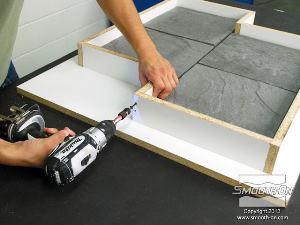 לחיצה להגדלת תמונה האריחים מונחים בצורה חופפת ,נבנת מסגרת מסביב