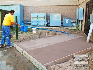 לחיצה להגדלת תמונה מחליקים את הבטון עם הפיגמנט. 