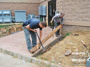 לחיצה להגדלת תמונה לאחר שהבטון התקשה לחלוטין ניתן להסיר את קורות העץ. 