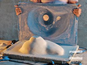 לחיצה להגדלת תמונה הבטון מתקשה לאחר 4 שעות. ומוציאים את יציקת הבטון מהתבנית.