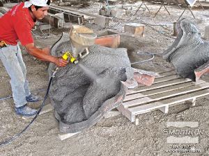 לחיצה להגדלת תמונה מתיזים GFRC על שני החלקים של התבנית 