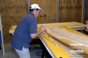 לחיצה להגדלת תמונה לאחר ההתקשות של הפוליאוריטן אפשר להסיר בזהירות את קורות התמיכה ואת הדיקטים שהיו מחוברים לגשרים.