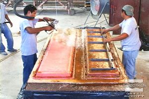 לחיצה להגדלת תמונה לאחר שכל השכבות התייבשו סופית מכינים את תבנית האם- תבנית הגיבוי בעזרת פוליאסטר וסיבי זכוכית. 