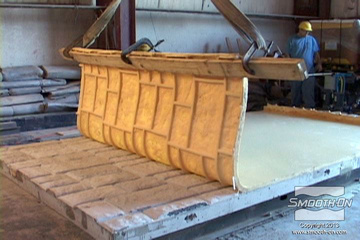 הגמישות של הפוליאוריטן מאפשרת חליצה קלה ונוחה. 